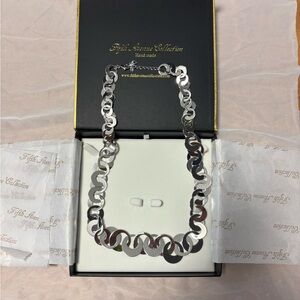 Elegant Silver Necklace by Fifth Avenue Collection